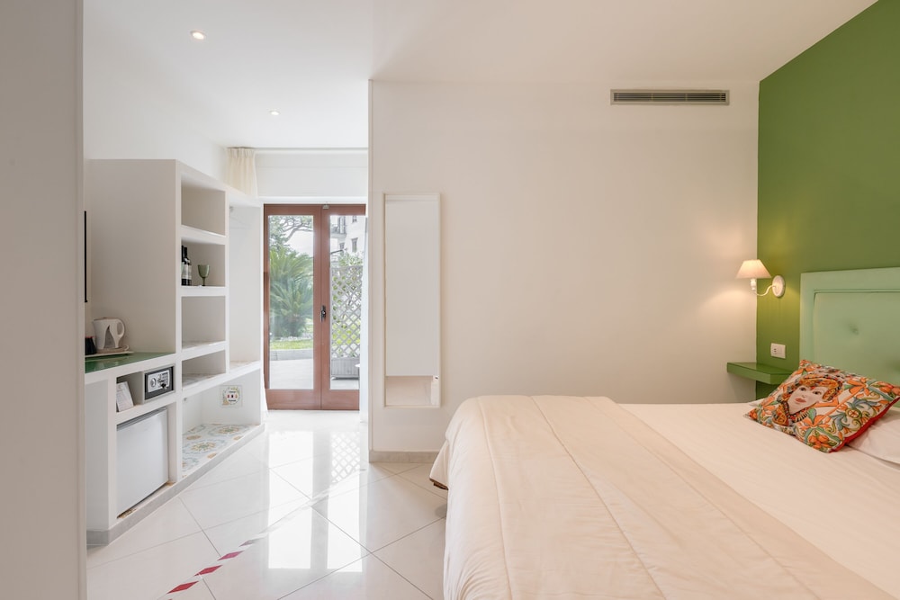 Economy Room