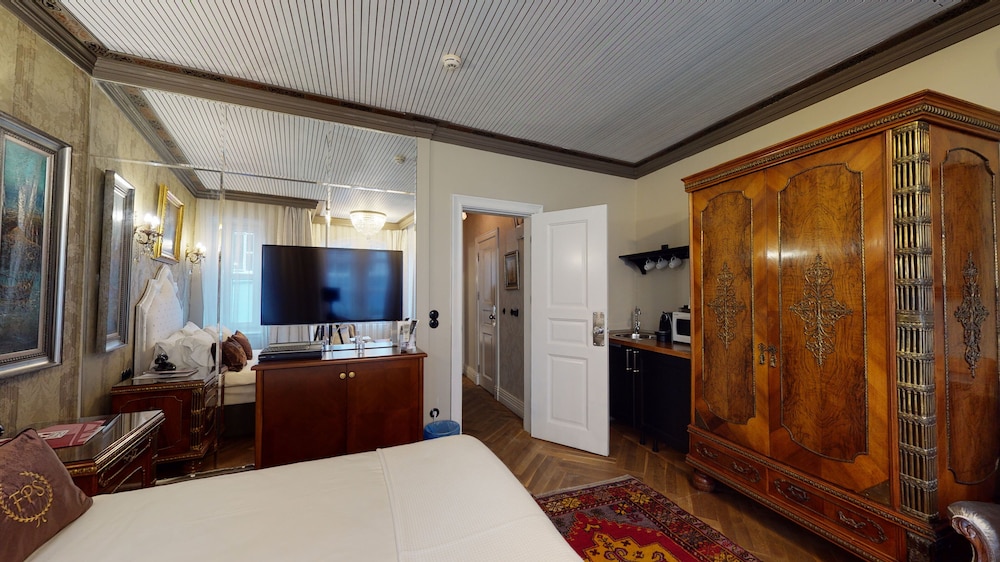 Executive Suite, 2 Bedrooms, Balcony photo 3