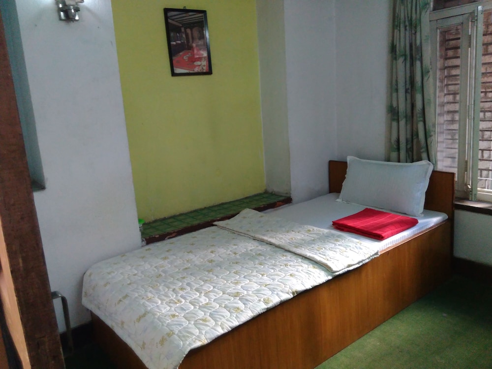 Basic Twin Room photo 2