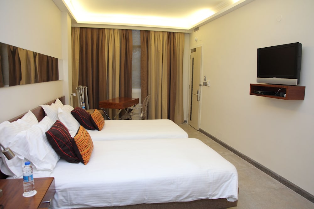 Deluxe Room - Photo 5