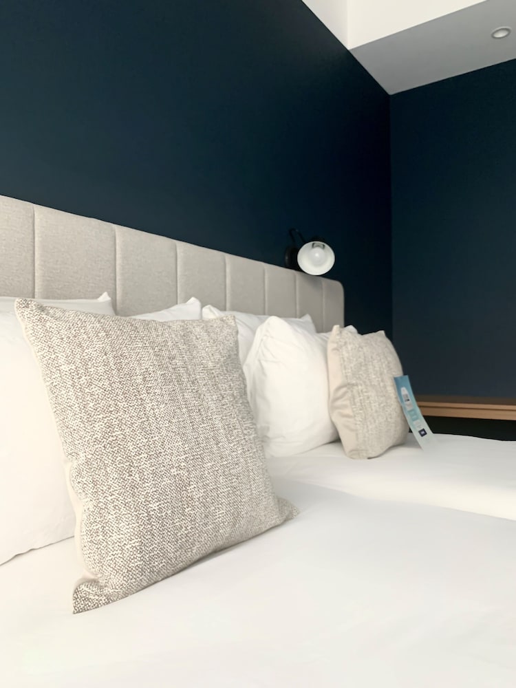 Standard Room, 2 Twin Beds - Photo 1
