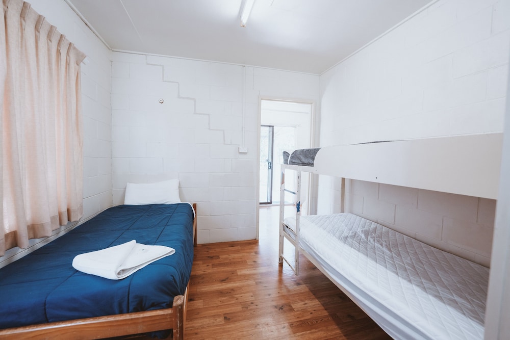 1 Bedroom Ensuite Unit, 5 Berths photo 2