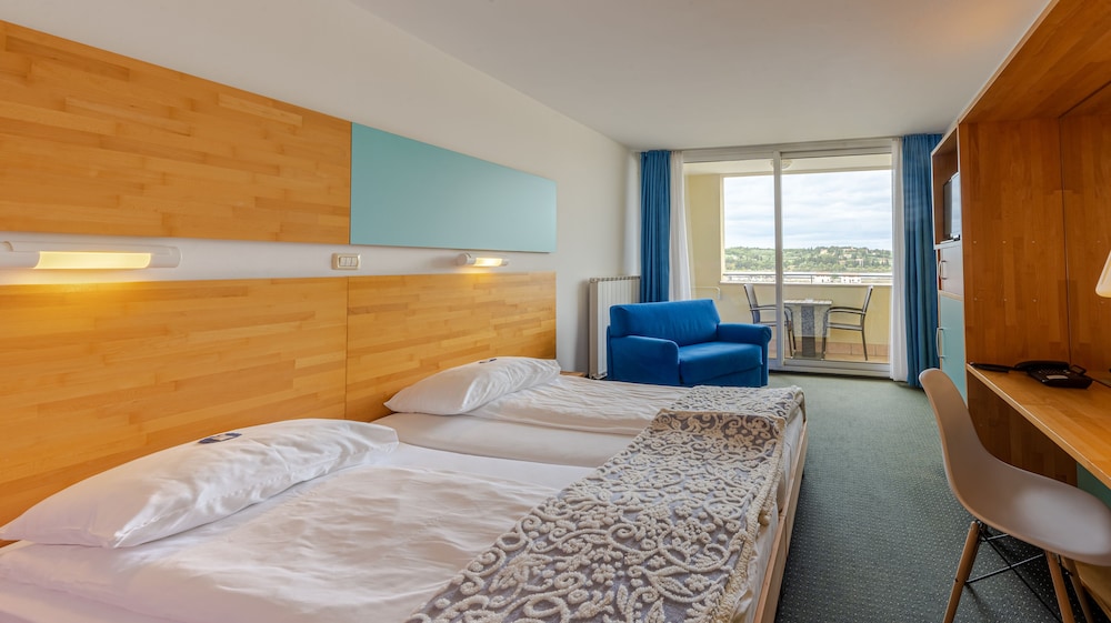 Double Room, Balcony, Sea View photo 2
