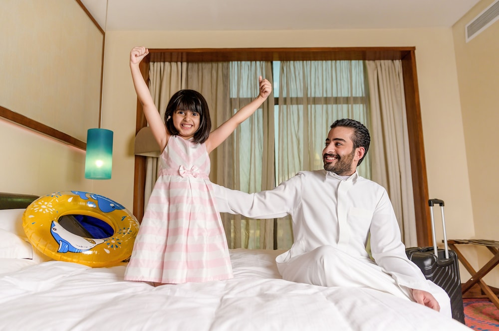Room, 1 King Bed (Spacious Guest) - Photo 4