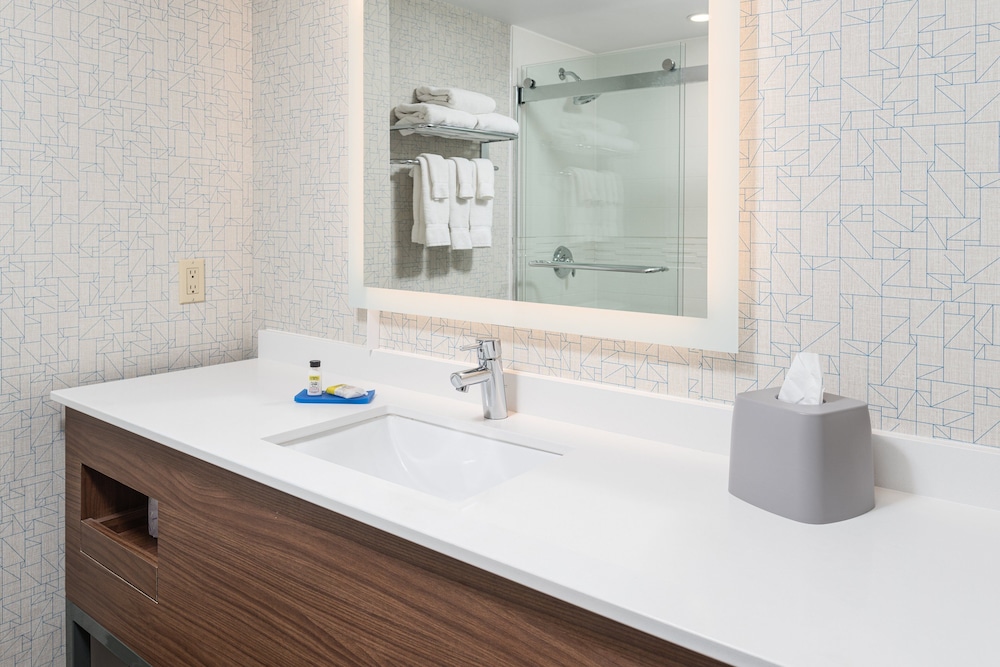 Suite, Multiple Beds - Photo 4