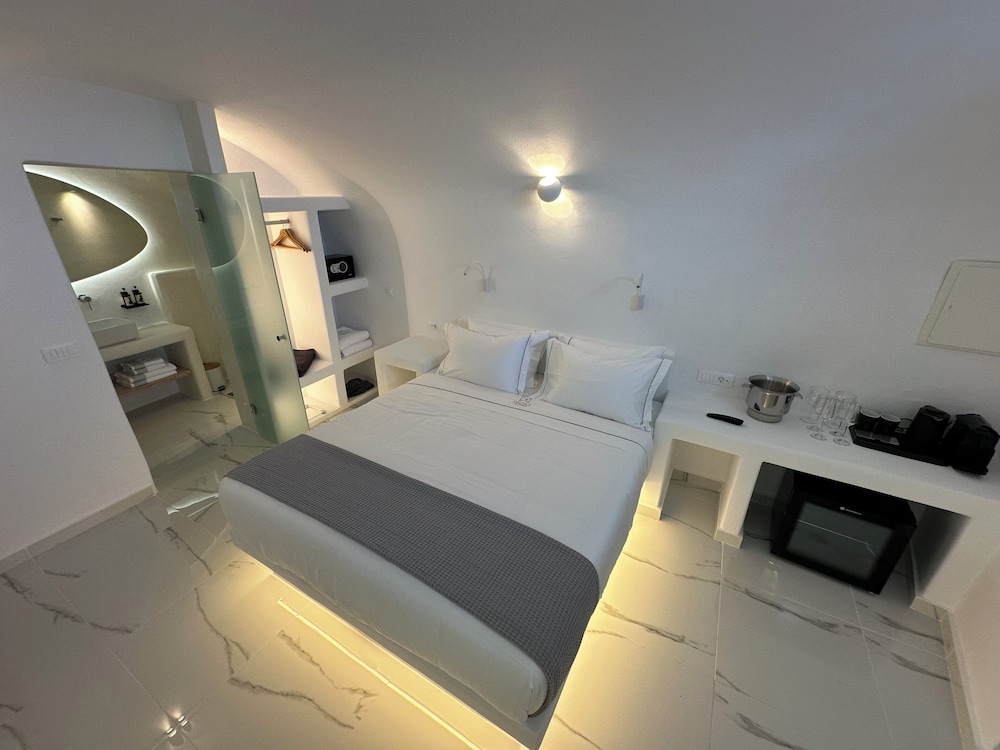 Superior Suite (Caldera View and Indoor Hot tub)