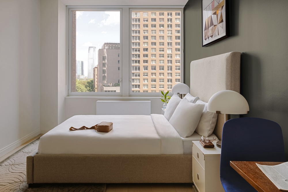 Superior Studio, 1 Queen Bed, City View photo 1
