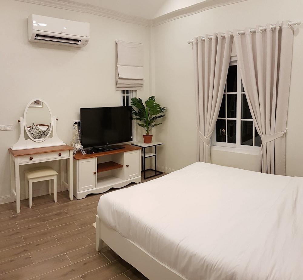 Double Room with Pool View photo 3
