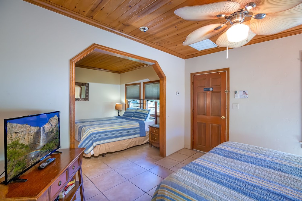 Traditional Suite, 2 Queen Beds photo 1