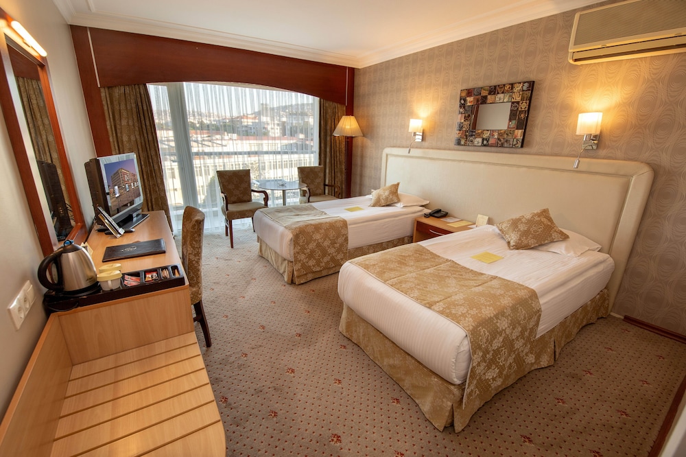 Twin Room, City View