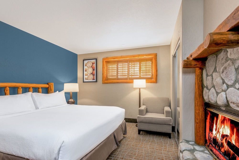 Standard Room, 1 King Bed, Accessible (Communications, High Floor) photo 2