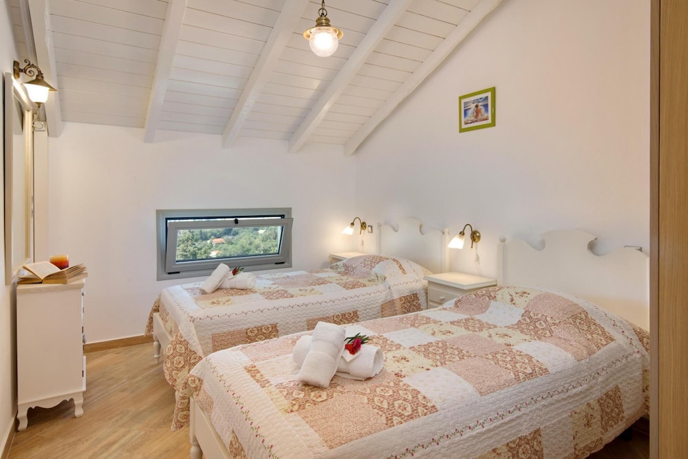 Villa photo 1