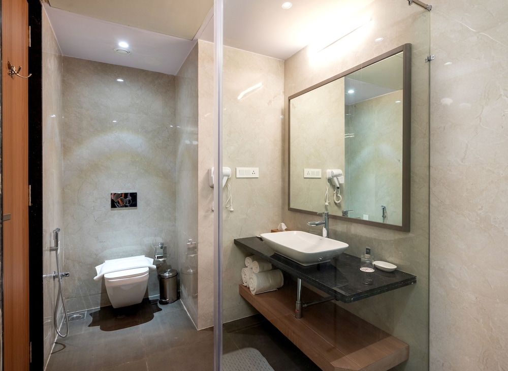 Suite - Photo 3