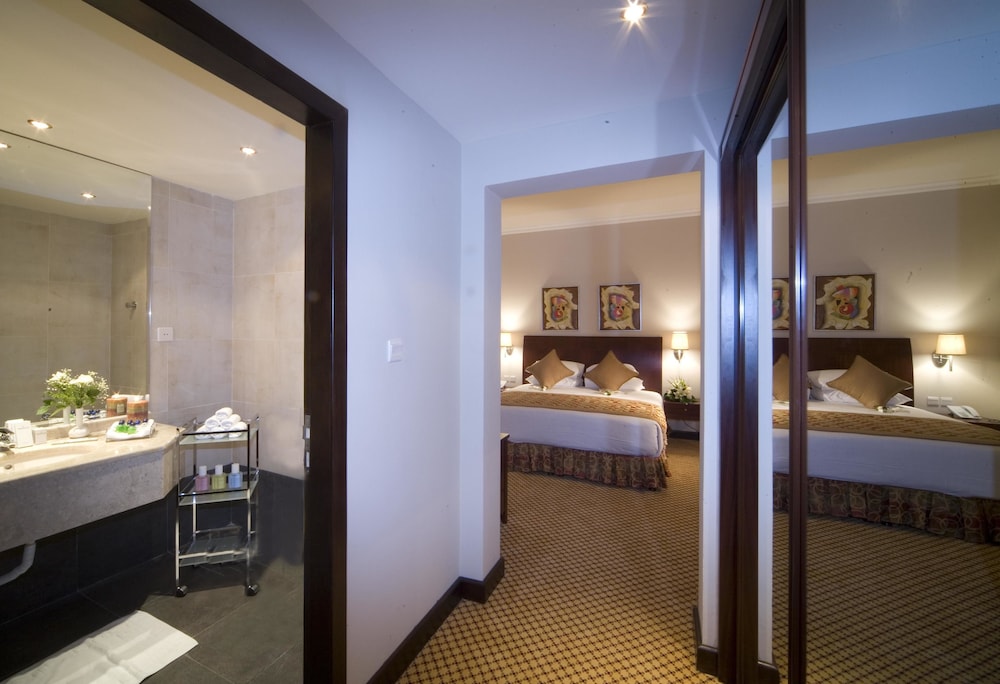 Standard Room, 1 King Bed with Sofa bed photo 3