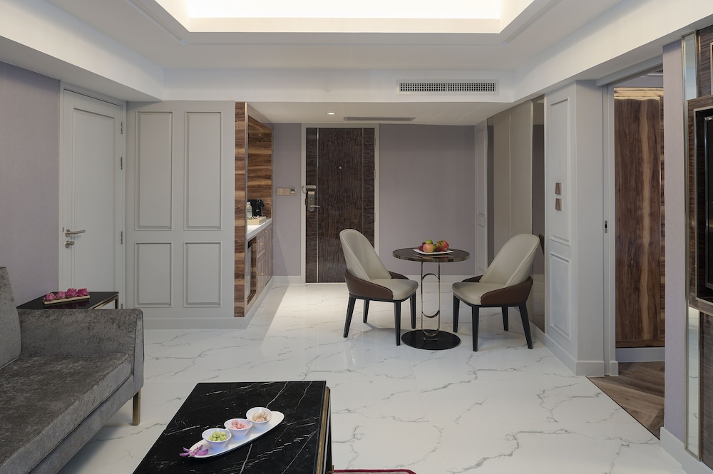 Premier Suite  Club Lounge Access photo 2