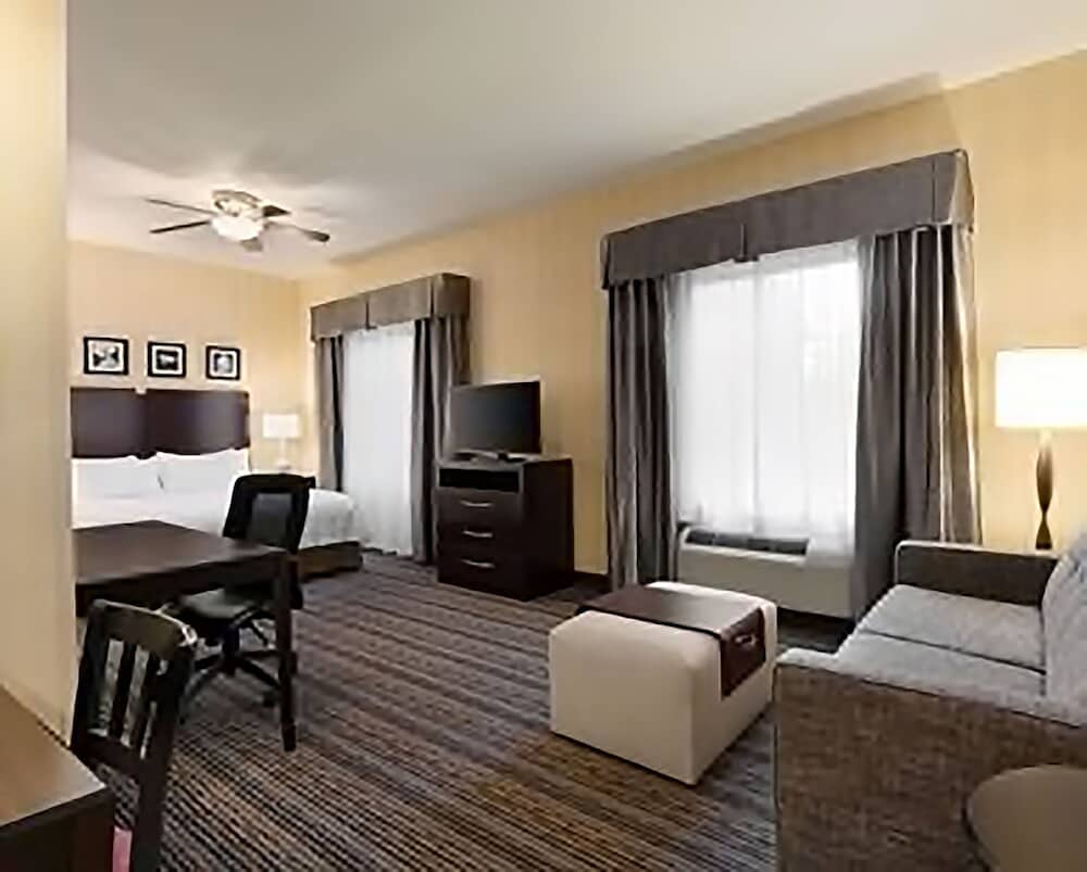 Suite, 2 Queen Beds, Accessible (Roll-in Shower) - Photo 1