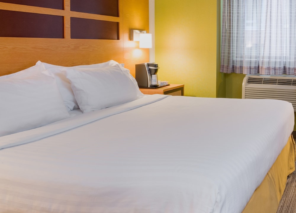 Room, 1 Queen Bed, Accessible (Communication, Mobil Roll-In Shower) photo 2