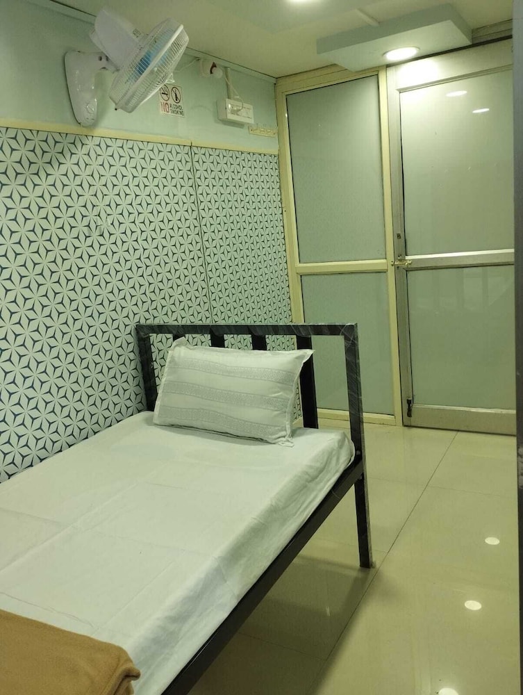 Basic Single Room photo 2
