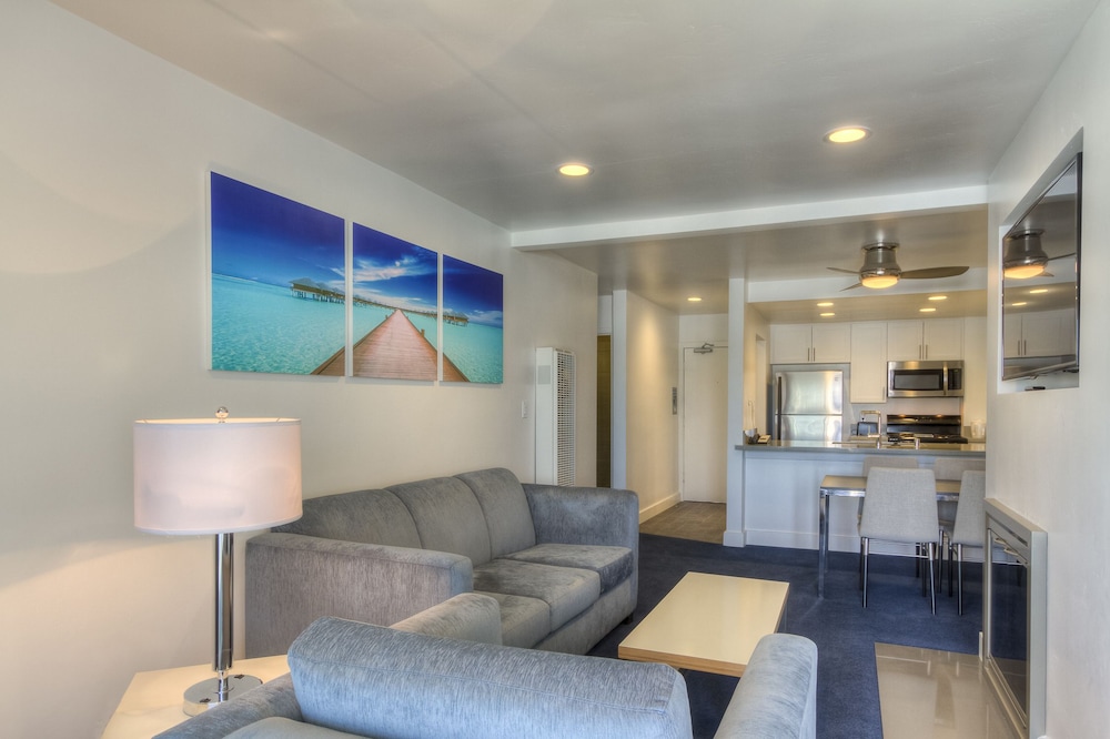 Premier One Bedroom Suite photo 3