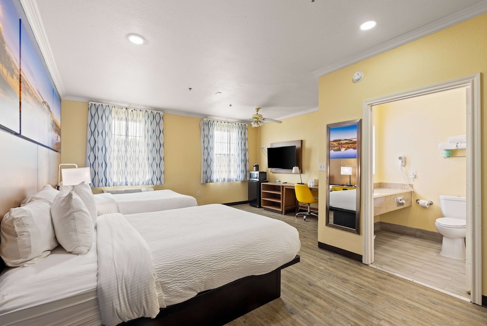 Room, 2 Queen Beds, Non Smoking - Photo 5