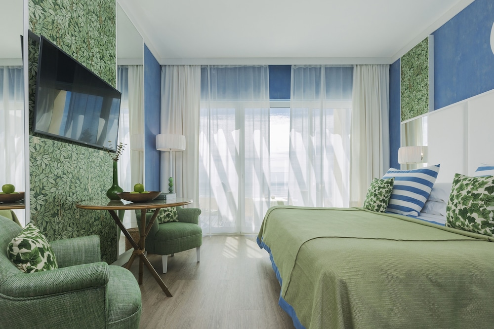 Deluxe Room, Balcony, Sea View - Photo 3