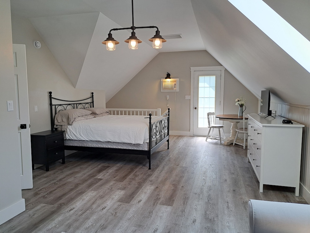 Deluxe Single Room, 1 Queen Bed, Non Smoking, Hot Tub