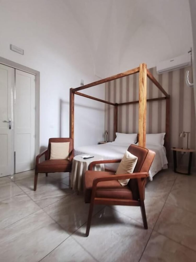 Comfort Room, 1 Bedroom, Ensuite photo 2