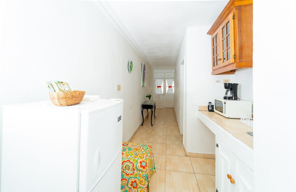 Junior Suite, Garden/Pool View with Full- Time Nanny Service photo 3