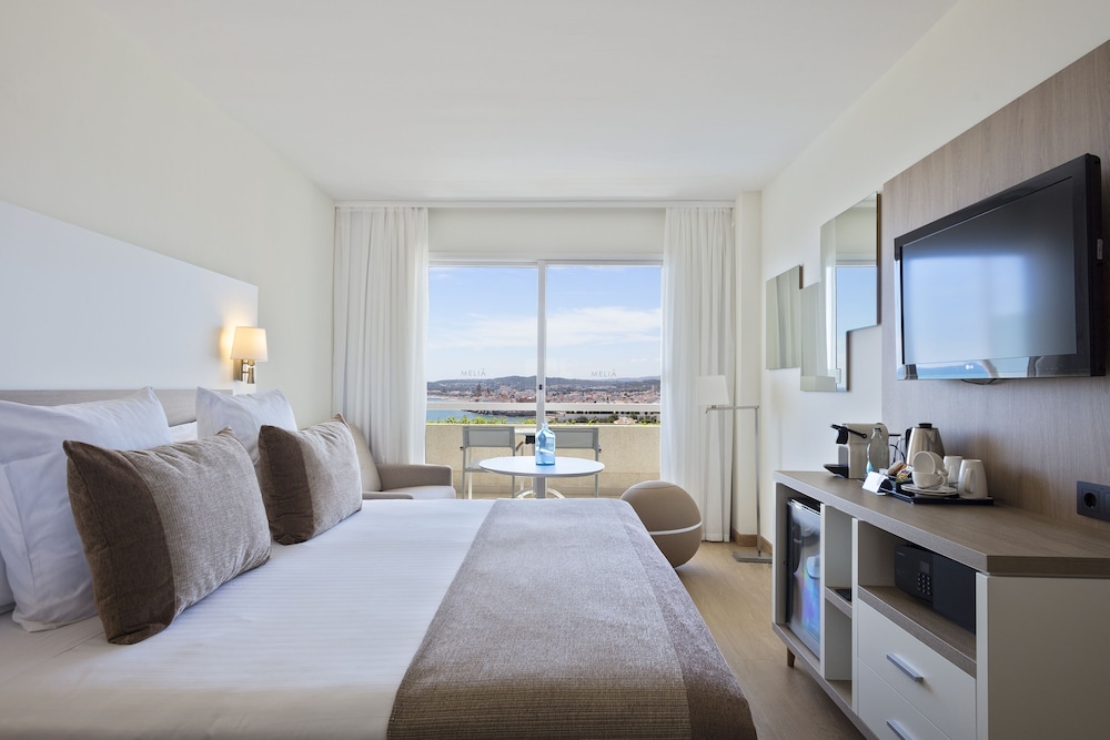 Junior Suite (2 Adults + 1 Child) photo 2