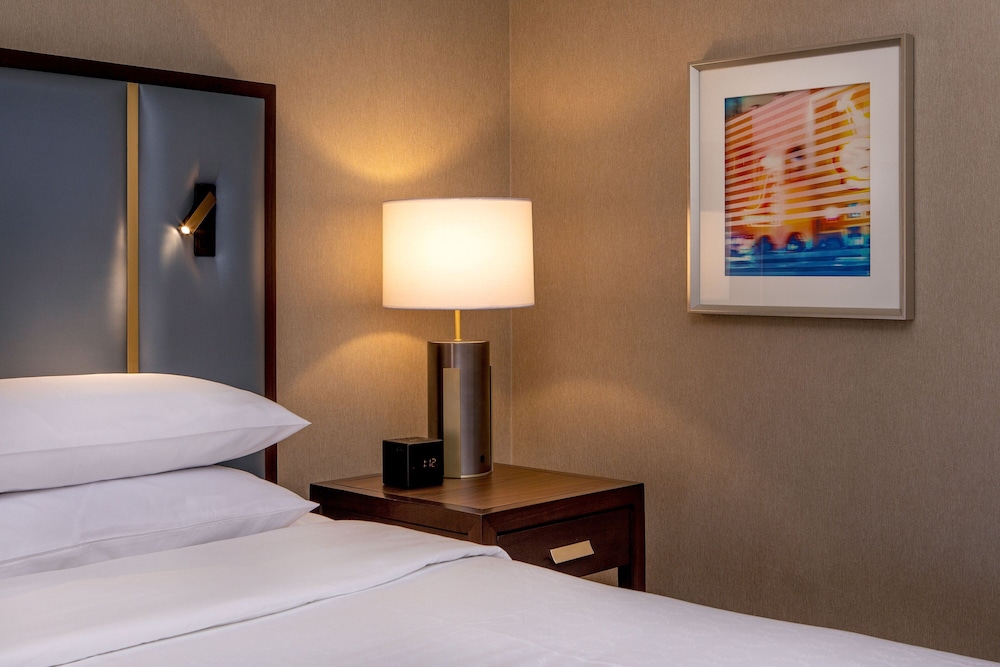 Deluxe Room, 1 King Bed (Balcony) - Photo 2