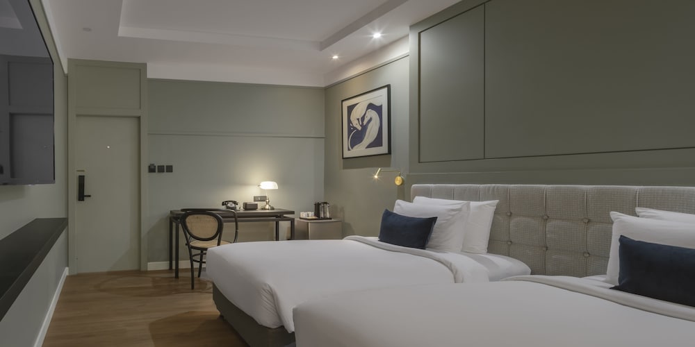 Standard Twin Room thumbnail 5