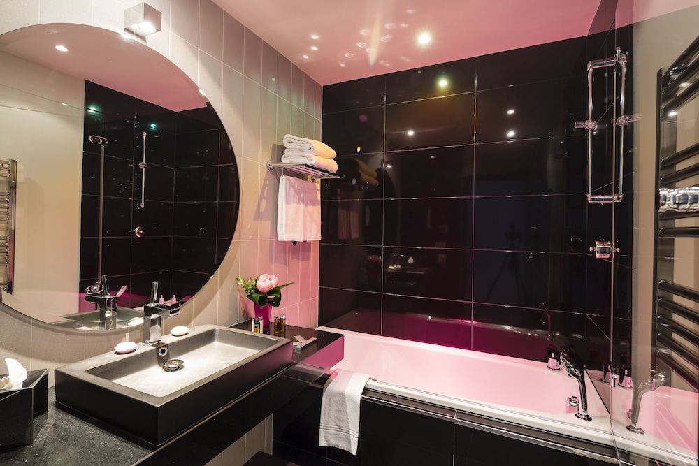 Privilege Room, 1 Double or 2 Single Beds, Pool View - Photo 8