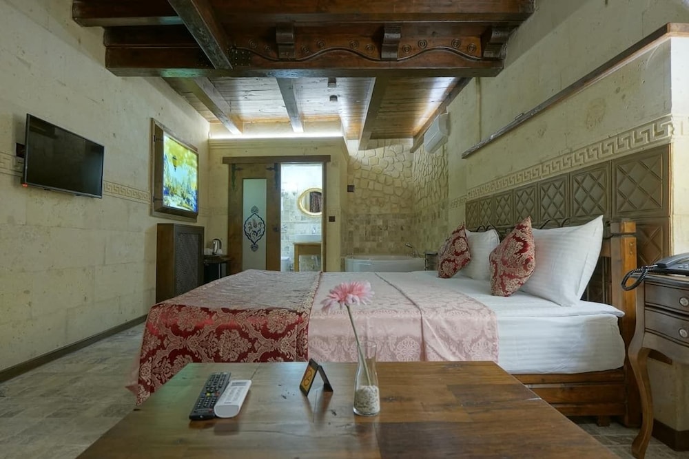 Honeymoon Triple Room photo 2