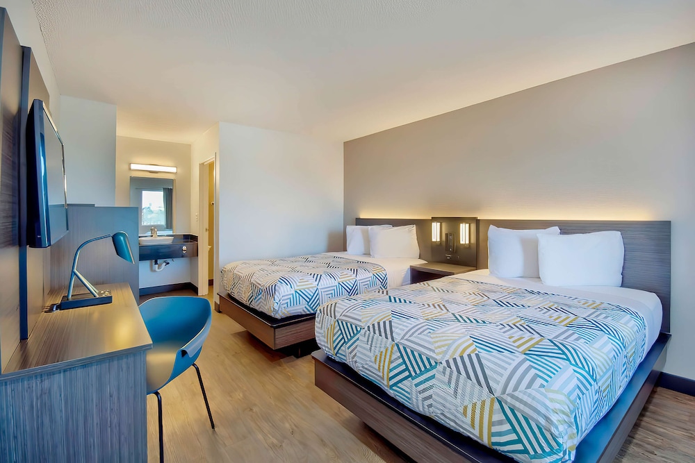 Deluxe Room, 2 Double Beds, Non Smoking, Refrigerator & Microwave photo 1