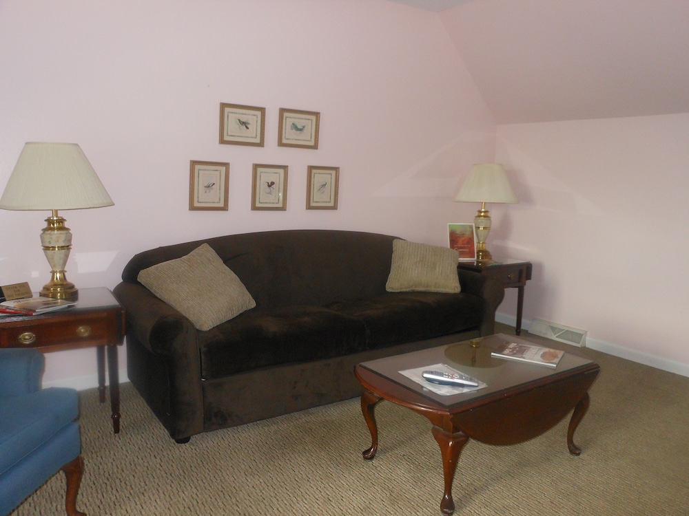 Standard apartment, 1 king bed with sofa bed (No staircase, porch steps-not wheelchair accessible) photo 2