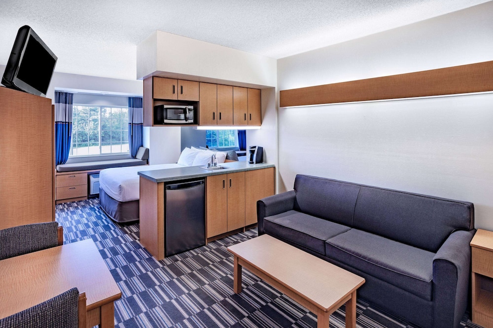 Studio Suite, 1 Queen Bed, Non Smoking - Photo 1