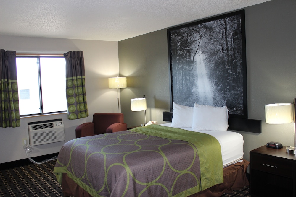 Standard Room, 1 Queen Bed, Non Smoking - Photo 2