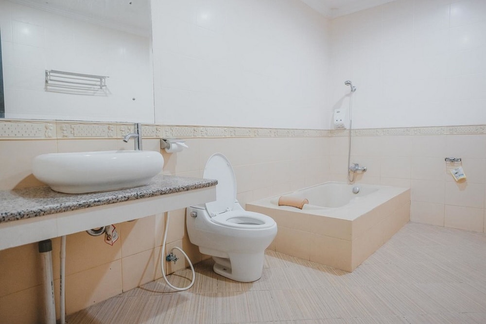Premium Room (RedDoorz) - Photo 4