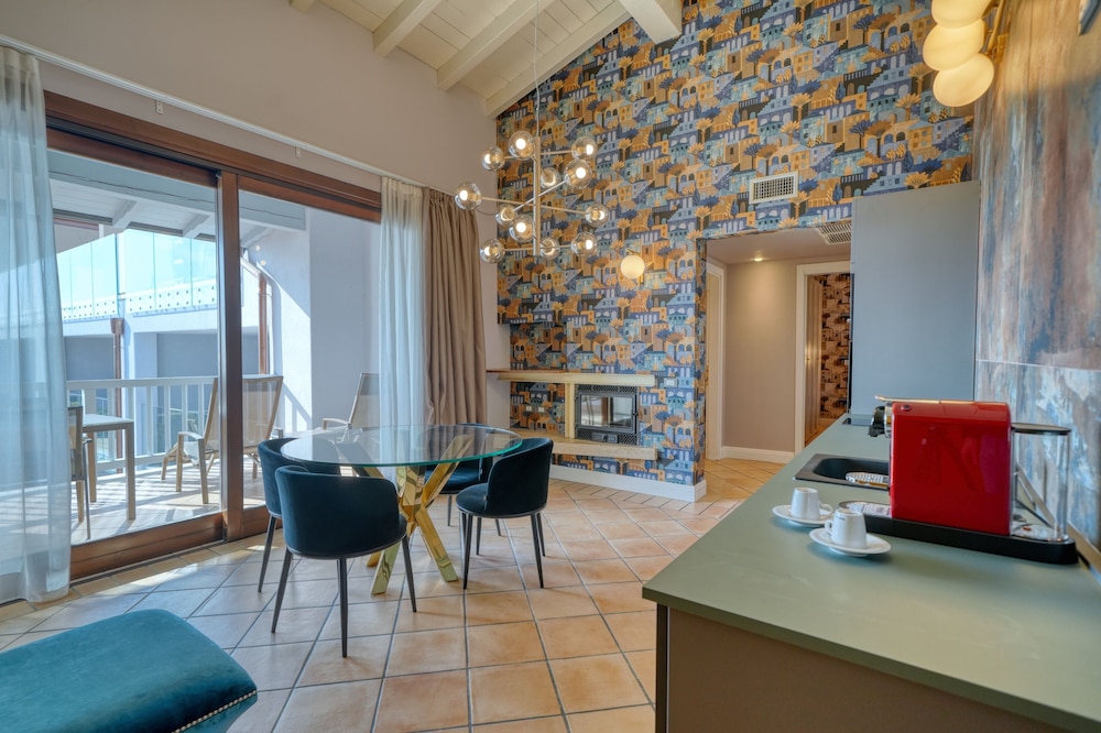 Elite Suite, 2 Bedrooms, Lake View - Photo 1