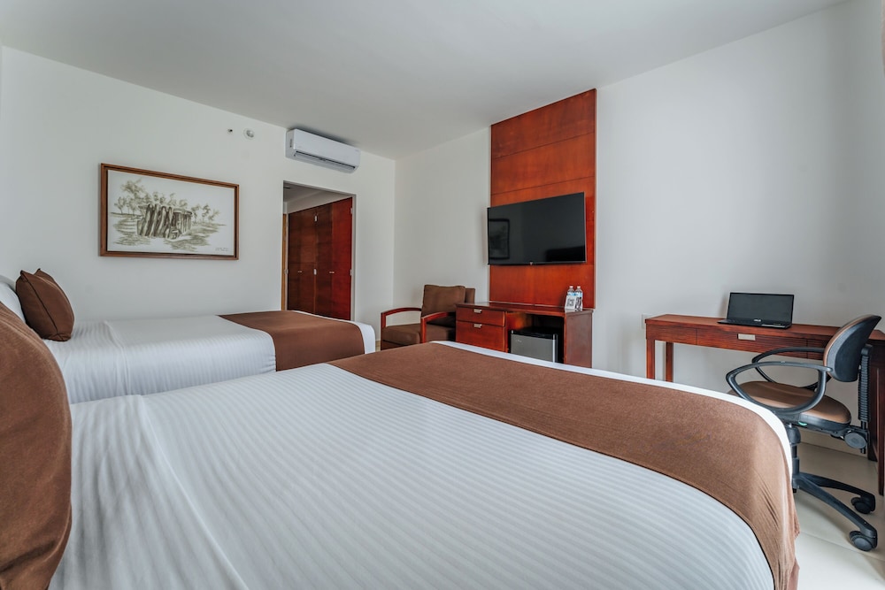 Executive Room, 2 Queen Beds - Photo 6