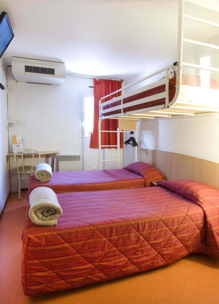 Standard Room, 3 Twin Beds - Photo 3