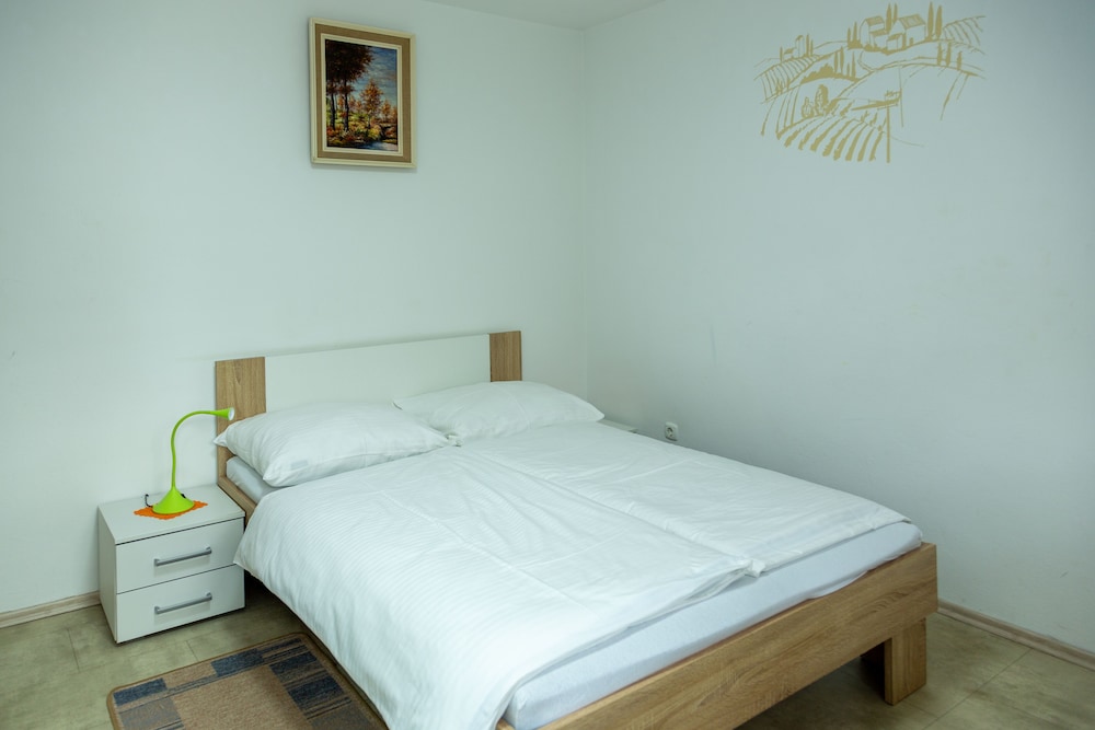 Room (4) photo 3