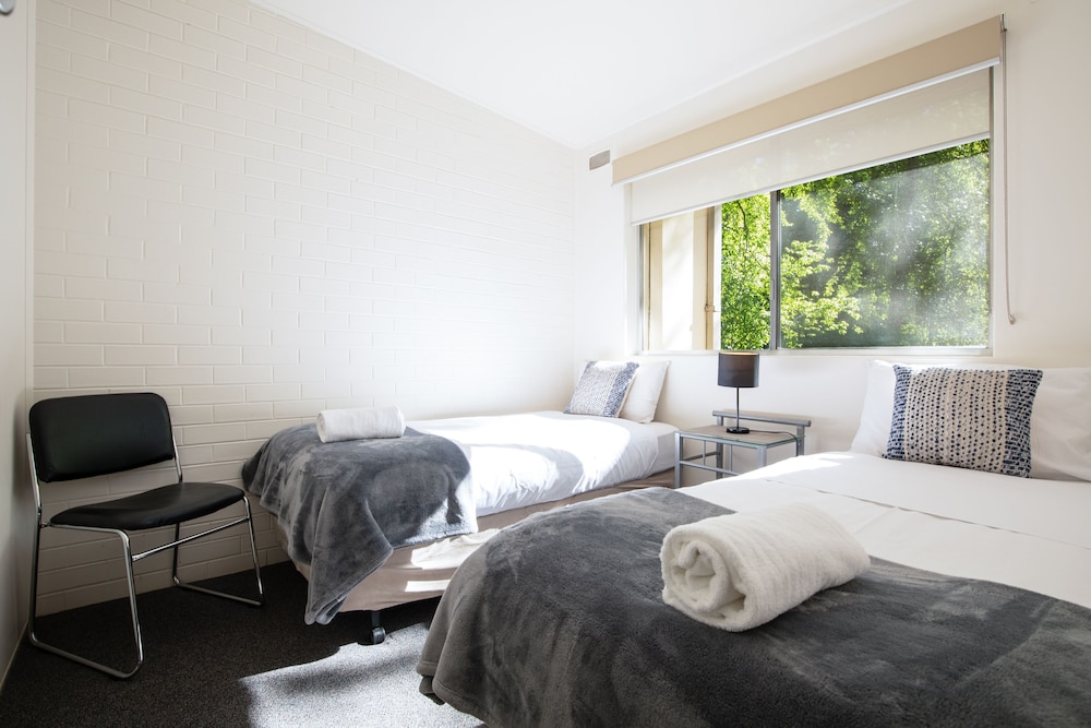 Classic Apartment, 2 Bedrooms, Kitchen, Garden View (2 Nights) photo 3