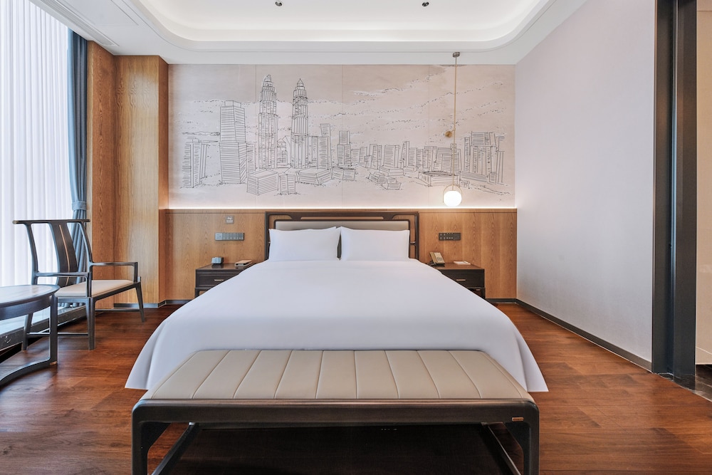 Superior Suite, 1 King Bed photo 2