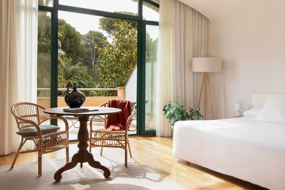 Junior Double Room Single Use, Balcony, Garden View photo 2