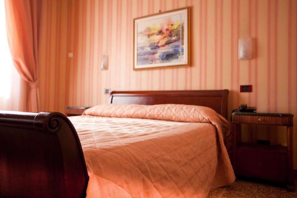 Economy Room - Photo 24