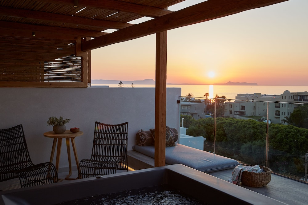 Superior Room, Sea View (Jacuzzi) photo 2