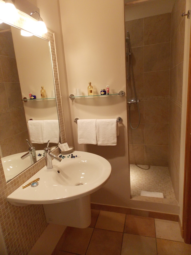 Comfort Suite, Terrace photo 2