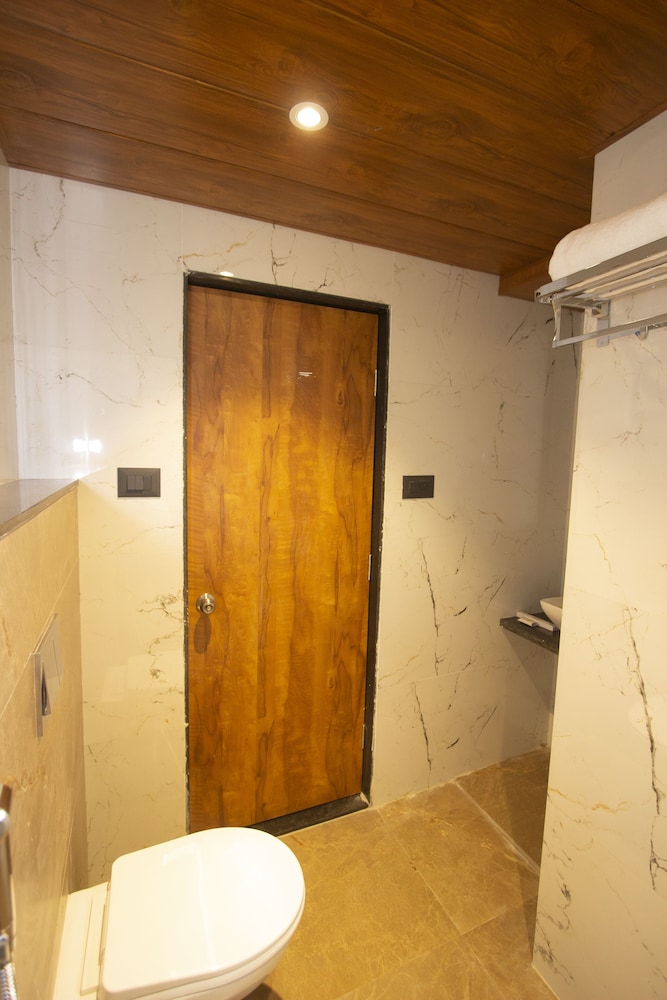 Deluxe Room - Photo 2
