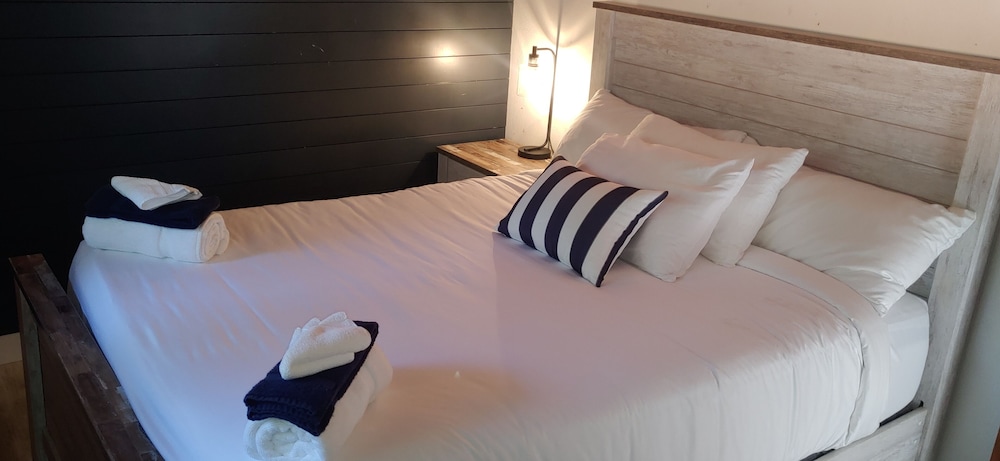 Bungalow, 1 King Bed with Sofa bed, Kitchenette